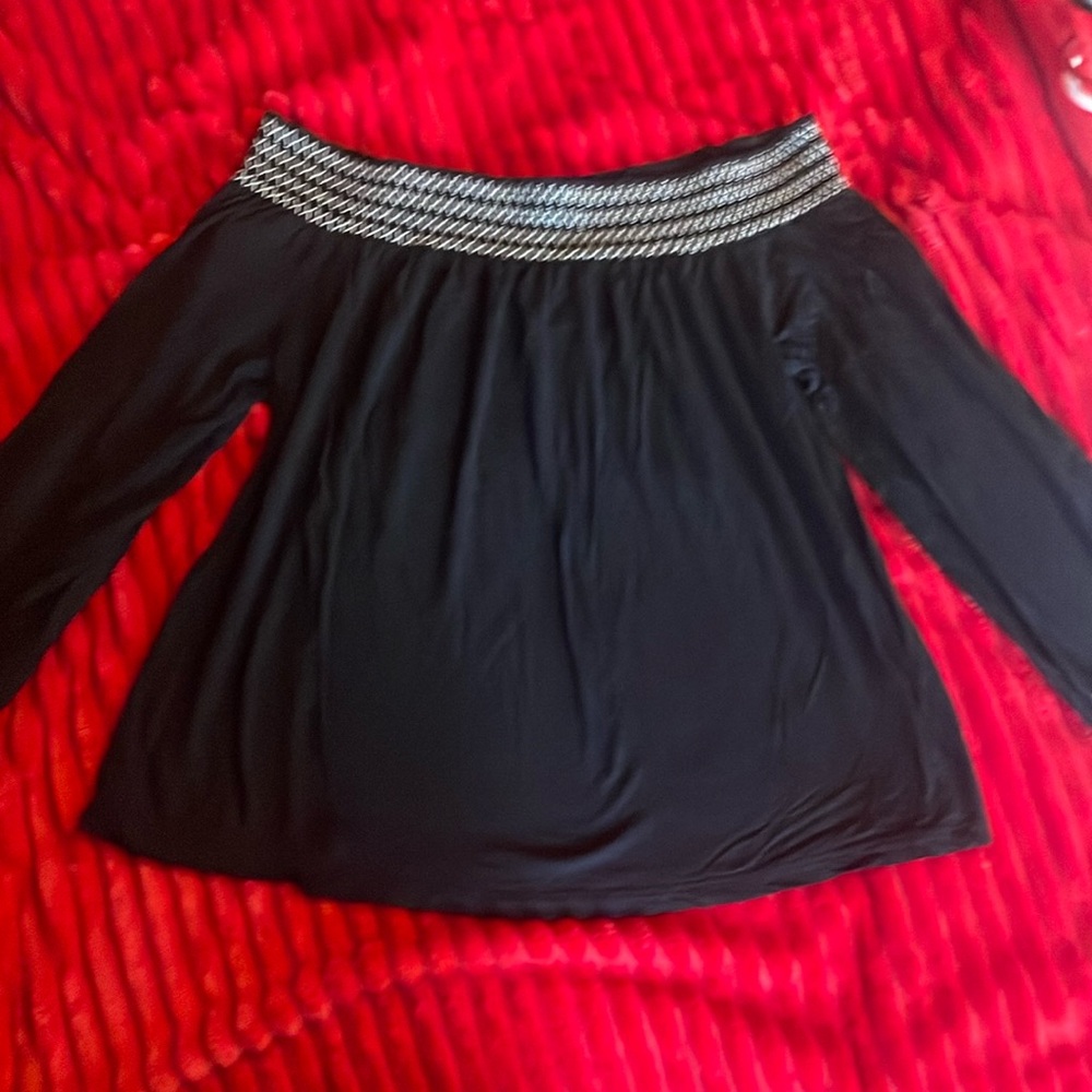 Black Old Navy off the shoulder shirt, worn once.
